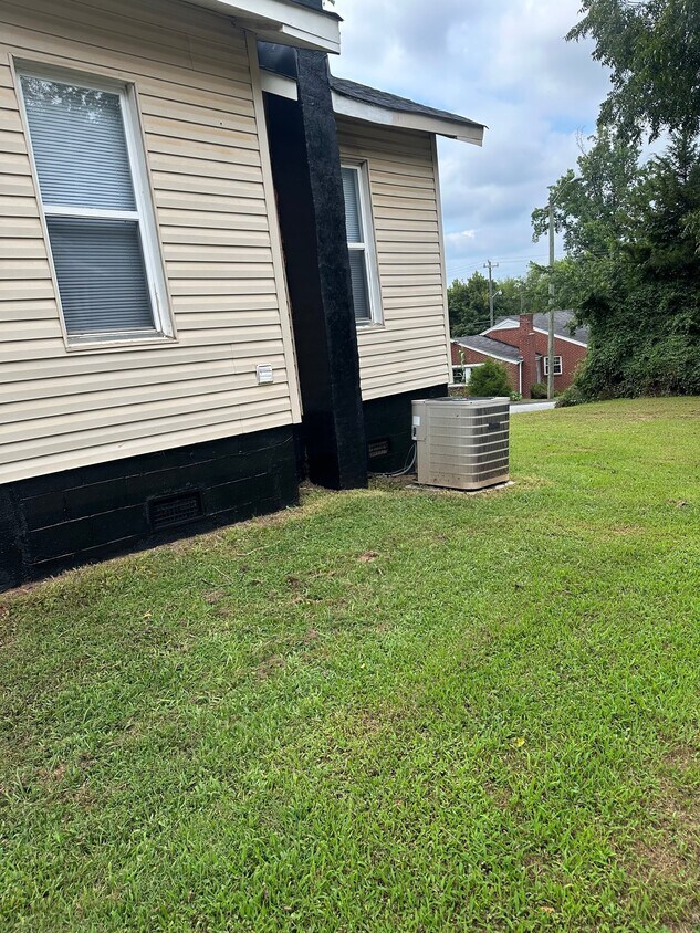 Building Photo - 1405 Gholson Ave S East