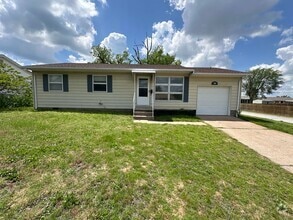 Building Photo - 2804 Iowa Ave