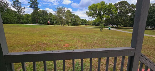 Foto del edificio - Spacious Home In Miledgeville Available fo...