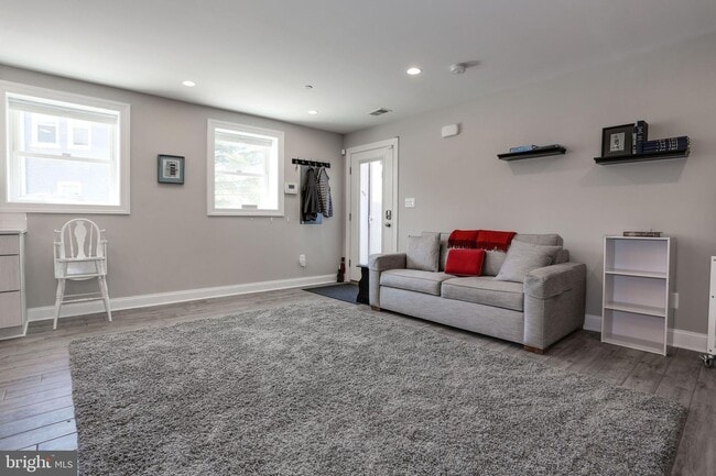 Building Photo - 414 Varnum St NW