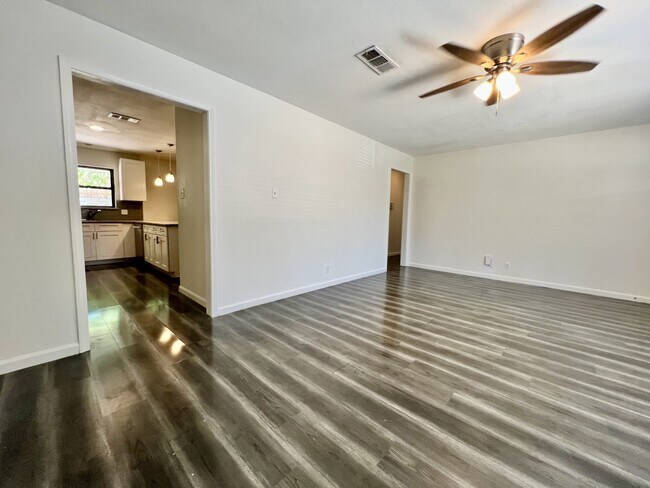 Foto del edificio - 3500 Loyola Ln