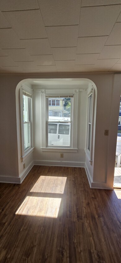 Foto principal - 214 N State St