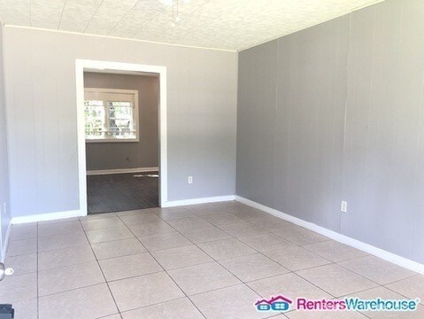 Foto del edificio - 2 Bedroom in South Park with new floors!