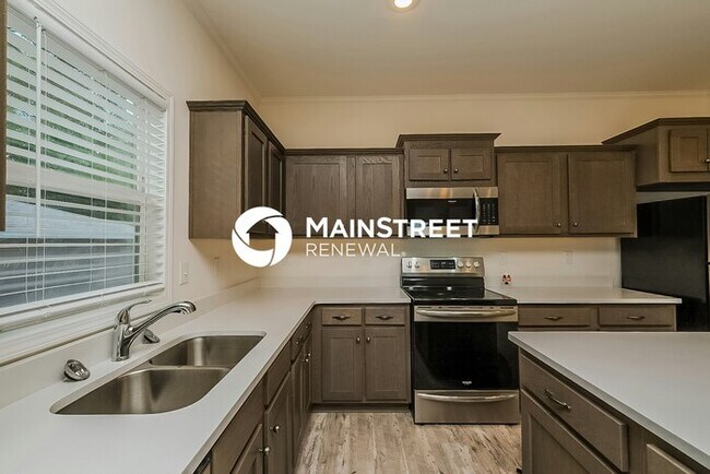 Foto del edificio - 4 Bedroom Pet-Friendly Home in St. Petersburg, FL with Main Street Renewal