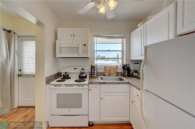 Building Photo - 201 S Golf Blvd