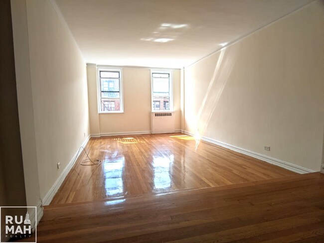 Foto del edificio - 42-15 81st St