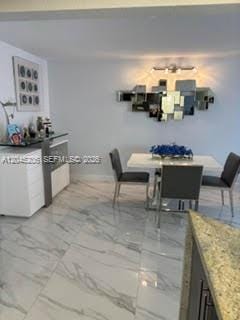 Building Photo - 9686 Fontainebleau Blvd