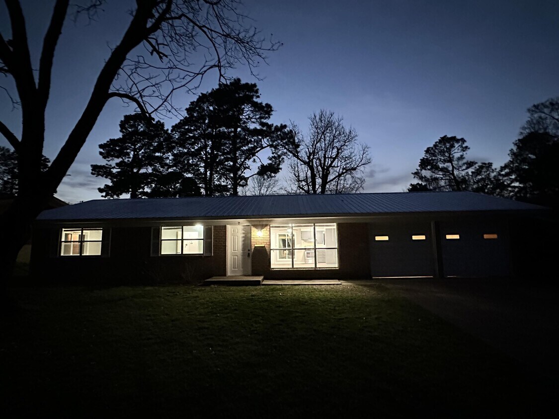 Foto principal - 7 Stanford Dr