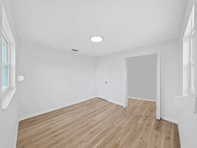 Foto del edificio - 7797 Barry Ct