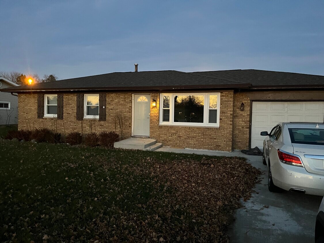 58120 Aspen Dr, Osceola, IN 46561 House Rental in Osceola, IN