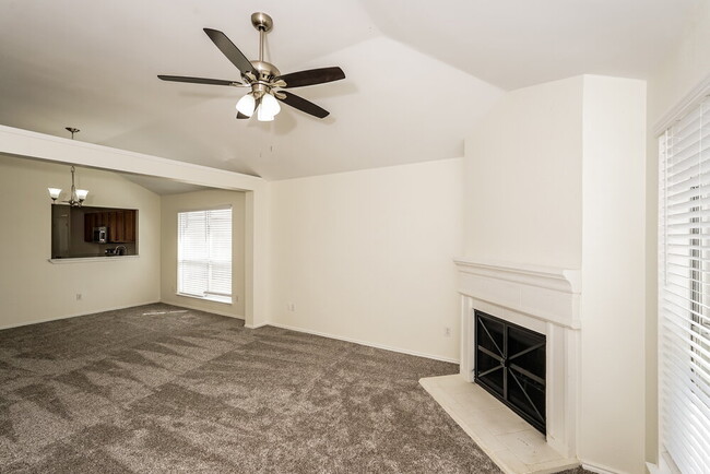 Building Photo - 1000 Sandalwood Dr