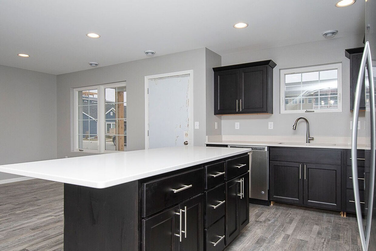 Exquisite 3Bedroom Home with Modern Elega... Townhome Rentals in