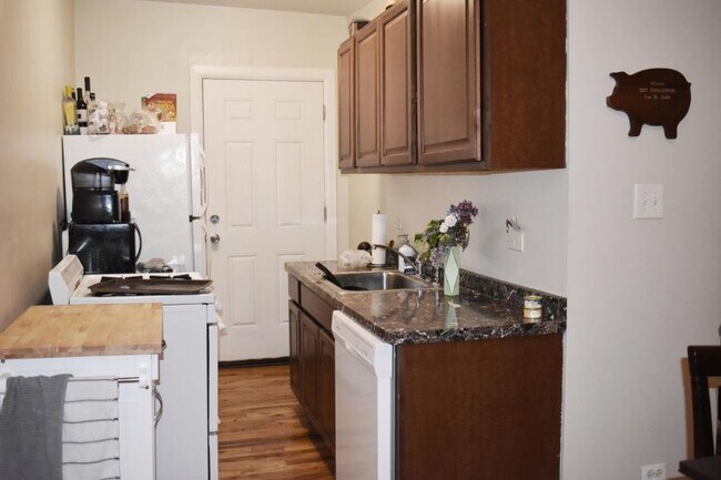 Foto del edificio - 1 bedroom in Chicago IL 60657