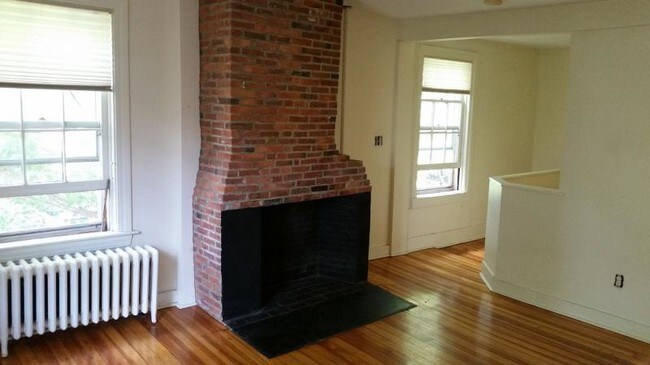 Building Photo - 30 Jenckes St