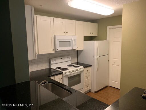 Foto del edificio - 7701 Timberlin Park Blvd
