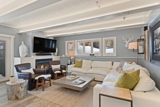 Building Photo - 825 E Hopkins Ave