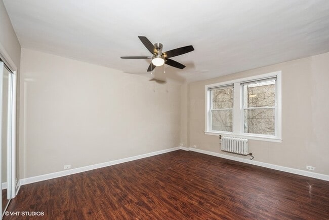 Building Photo - 432 W Belmont Ave