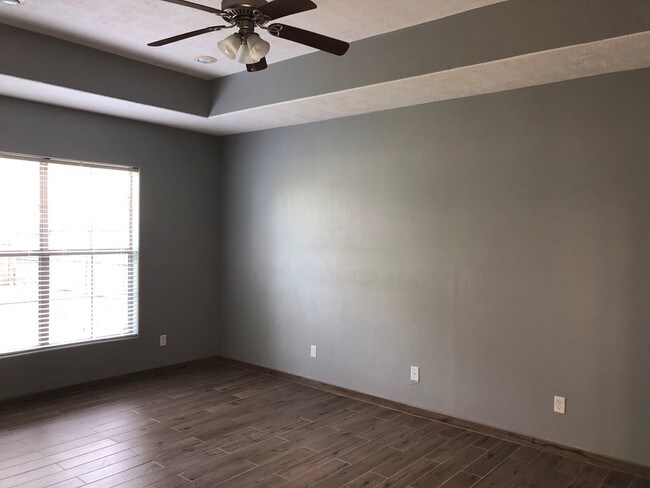 Building Photo - 3900 Lake Arthur Dr