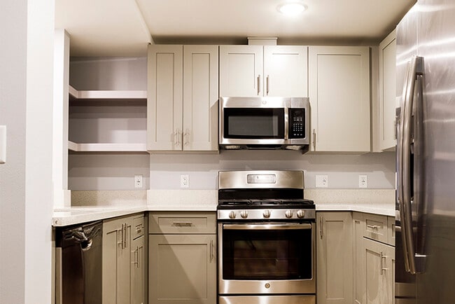 Kitchen - 1025 S Berendo St
