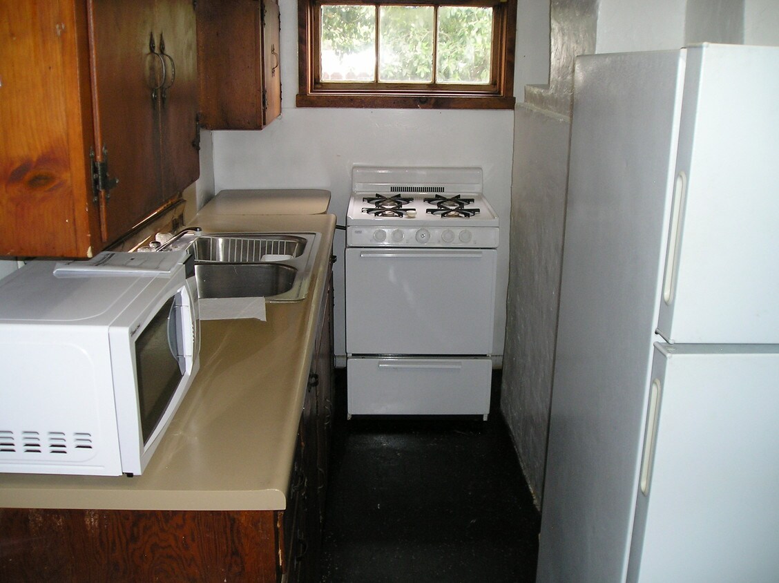 Primary Photo - 1309 E Yale Ave