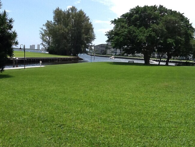 Foto del edificio - 1100 Marine Way