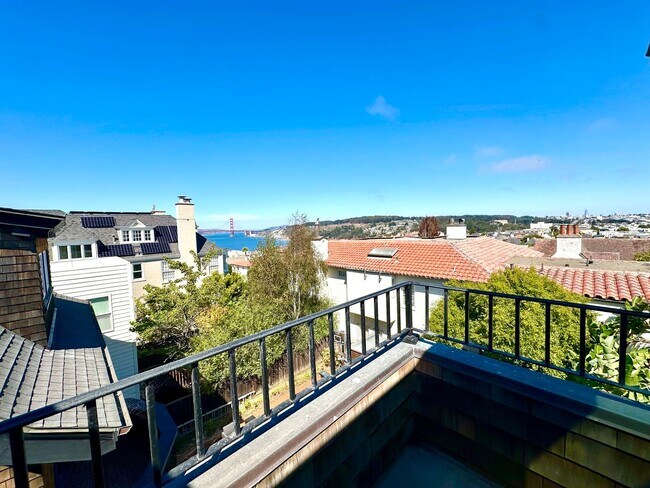 Foto del edificio - Elegant 4BR/3BA Sea Cliff Private Home wit...