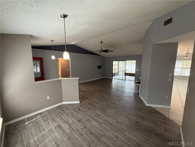 Foto del edificio - 2235 W Springlake Dr