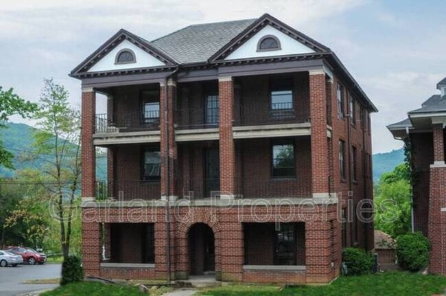 Building Photo - 356 Walnut Ave SW