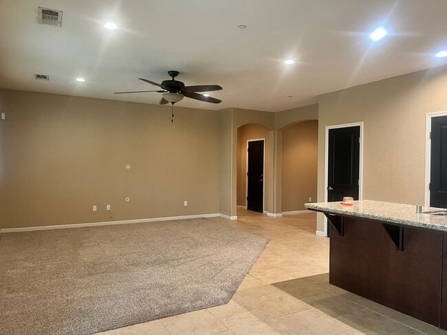 Building Photo - 2126 N Lindsay Ct