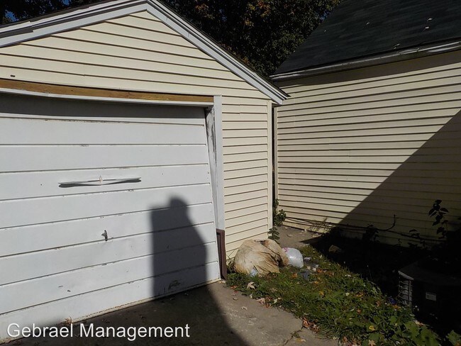 Building Photo - 2538 Cumings Ave
