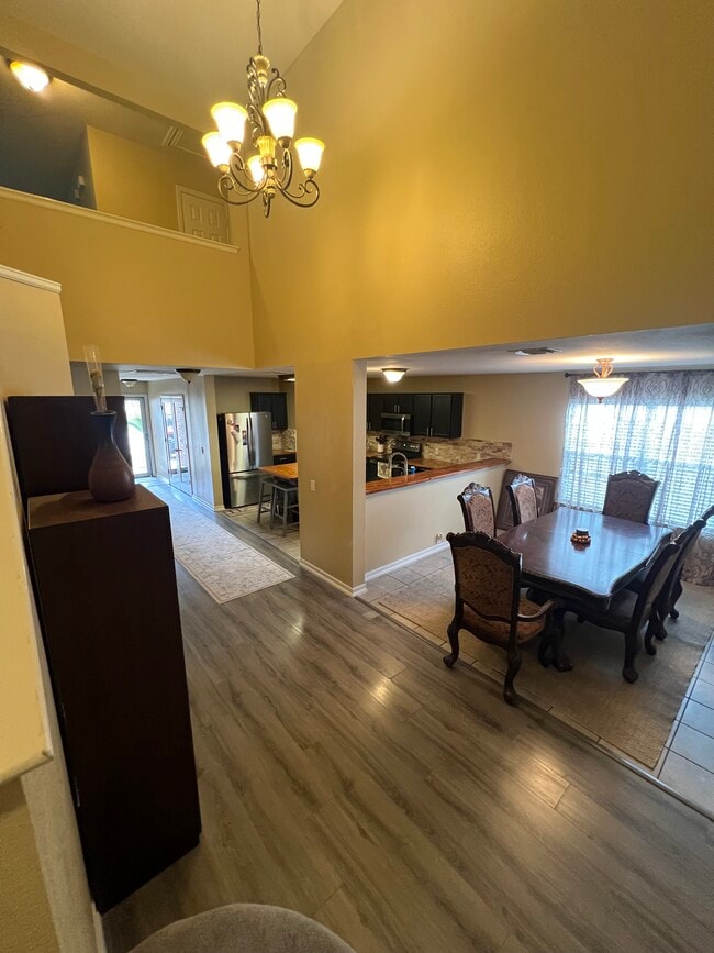 Foto del edificio - 3703 Fiesta Tr