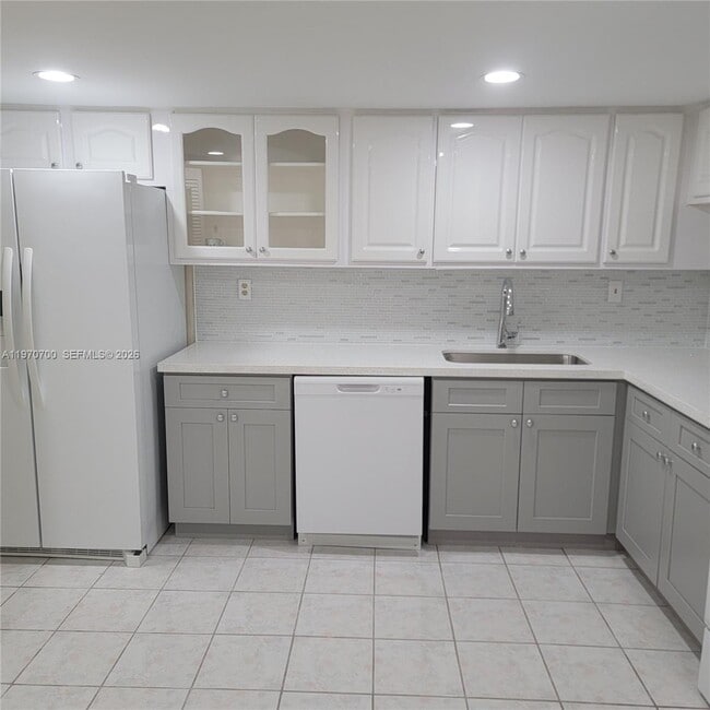 Building Photo - 6699 Racquet Club Dr