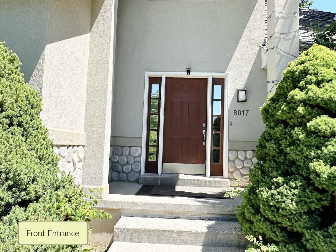 Foto principal - 8017 Showcase Ln