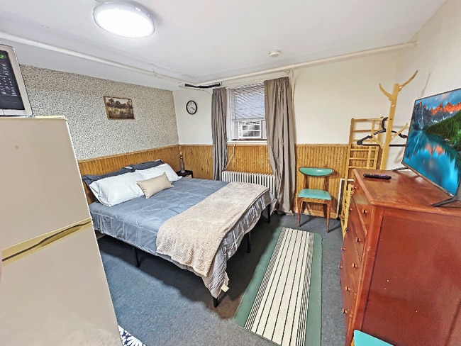 Building Photo - 208 2nd St S