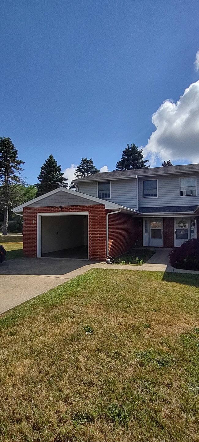 Building Photo - 5280 Fuller Dr