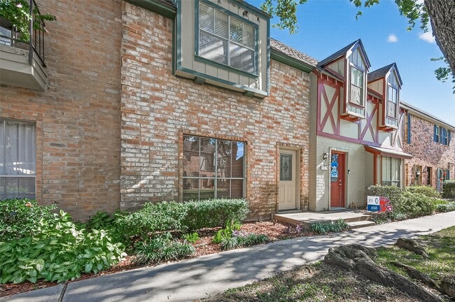 Building Photo - 14707 Barryknoll Ln