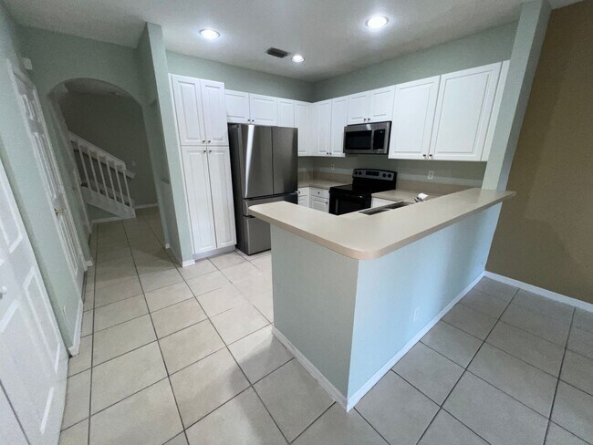 Foto del edificio - Lovely Townhome in Gate Community!