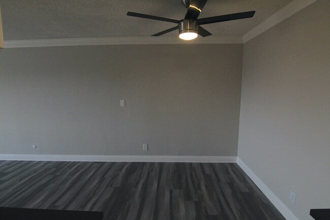 Building Photo - 10834 Rose Ave
