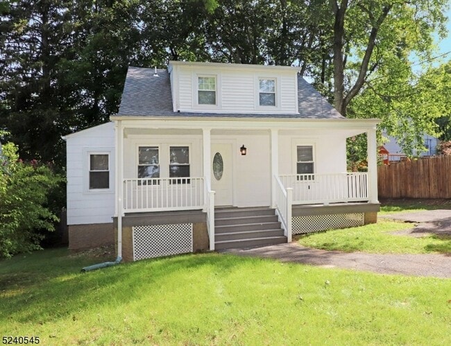 Building Photo - 10 Cedar Ln