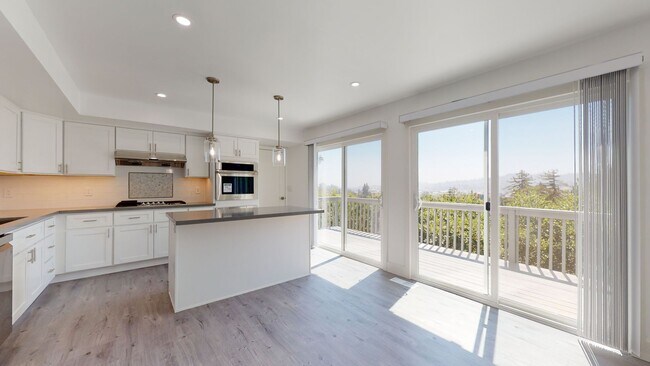 Foto del edificio - Beautifully Renovated 4x2.5 San Rafael Home