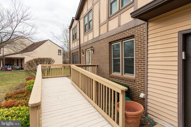 Building Photo - 1120 Potomac Dr