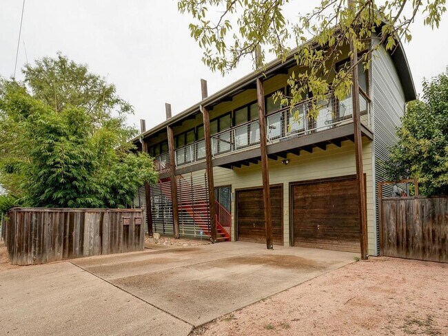 Building Photo - 1308 W N Loop Blvd