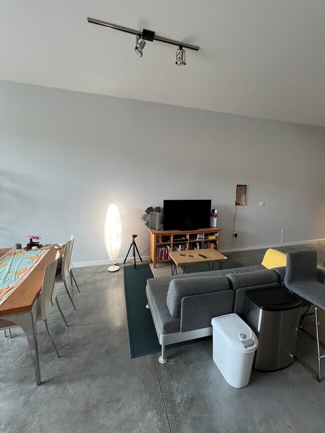 Foto del edificio - 2124 E 6th St