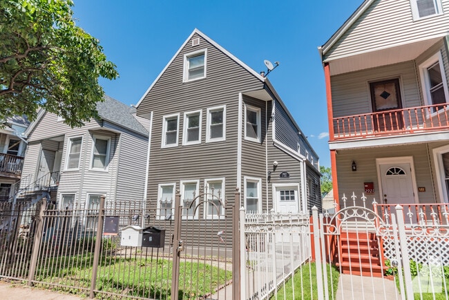 Building Photo - 2932 N Avers Ave