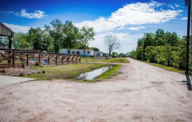 Foto del edificio - 1566 County Rd 610