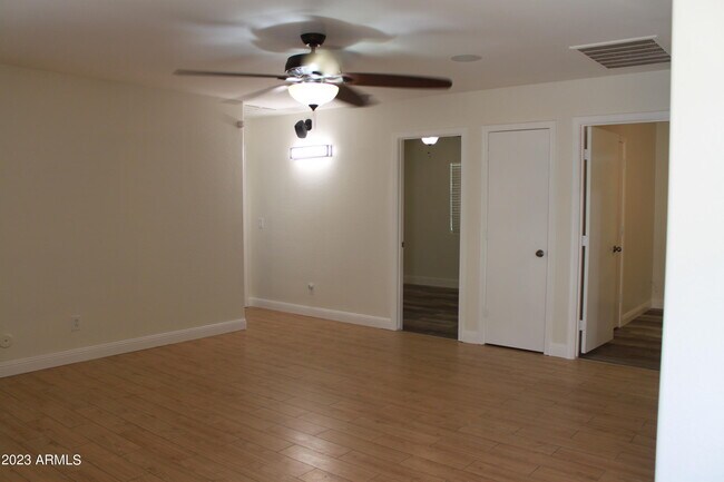 Foto del edificio - 1621 E Jacob St