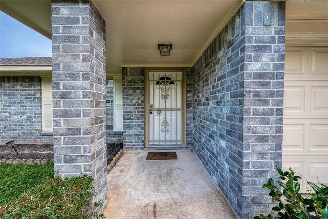 Building Photo - 7927 Log Hollow Dr