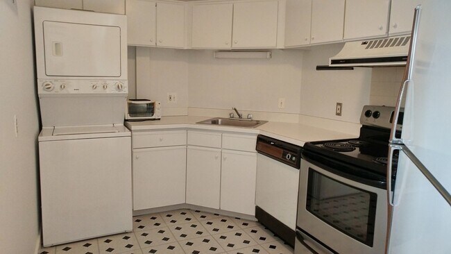 Building Photo - 53 Pettee St