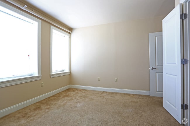 2BR, 1BA - 977 SF - Winston Churchill Apartments