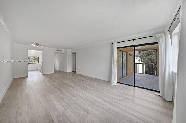 Foto del edificio - 185 Lakeview Dr